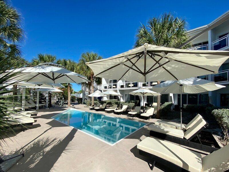 Sibonne Beach Hotel グレイス・ベイ エクステリア 写真