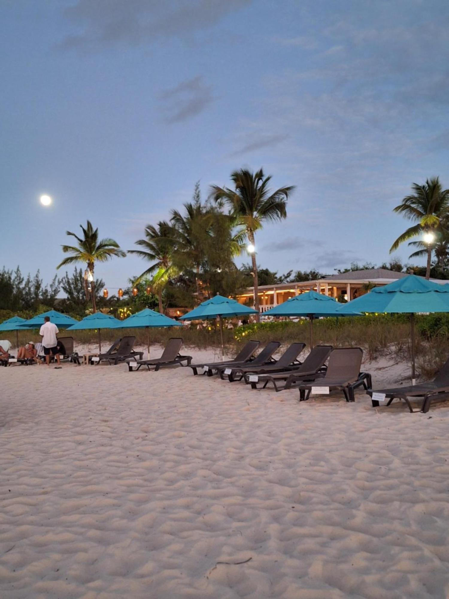 Sibonne Beach Hotel グレイス・ベイ エクステリア 写真