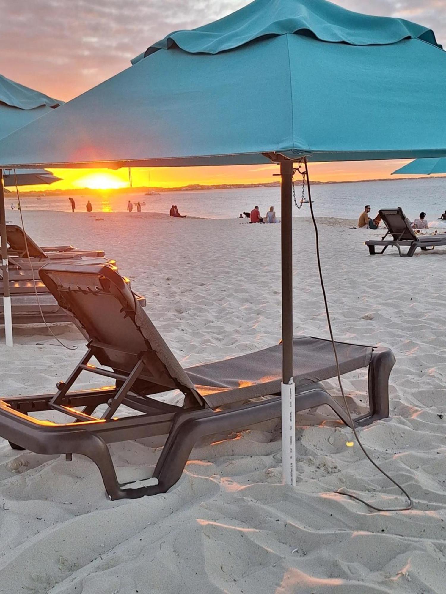 Sibonne Beach Hotel グレイス・ベイ エクステリア 写真