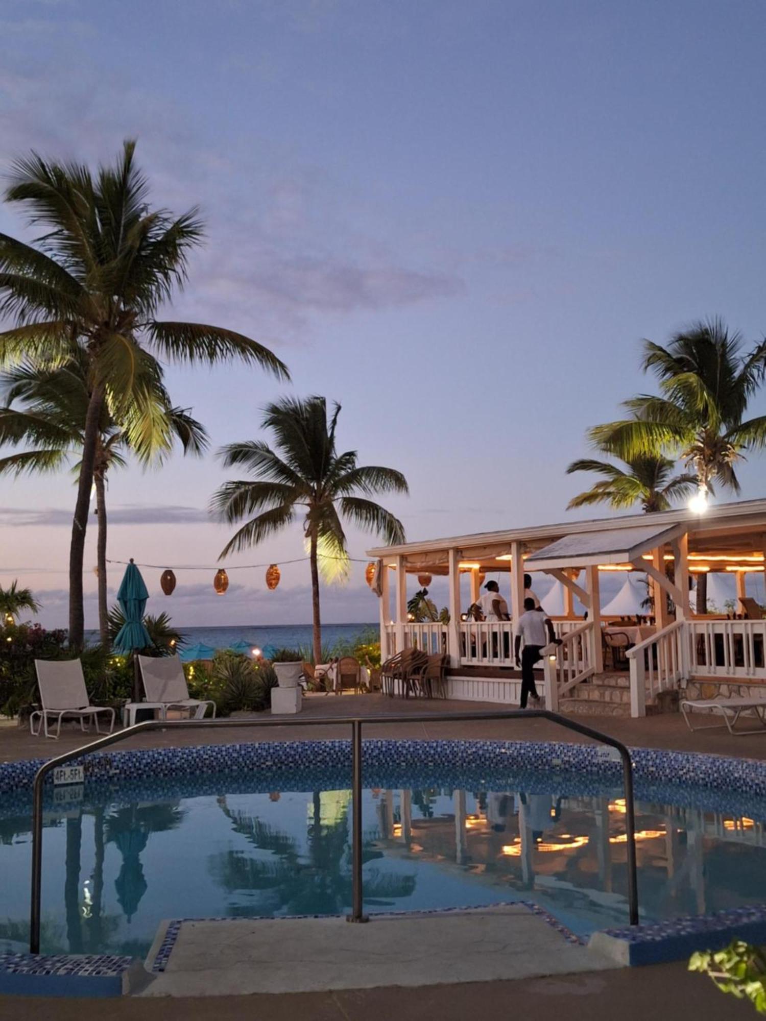 Sibonne Beach Hotel グレイス・ベイ エクステリア 写真