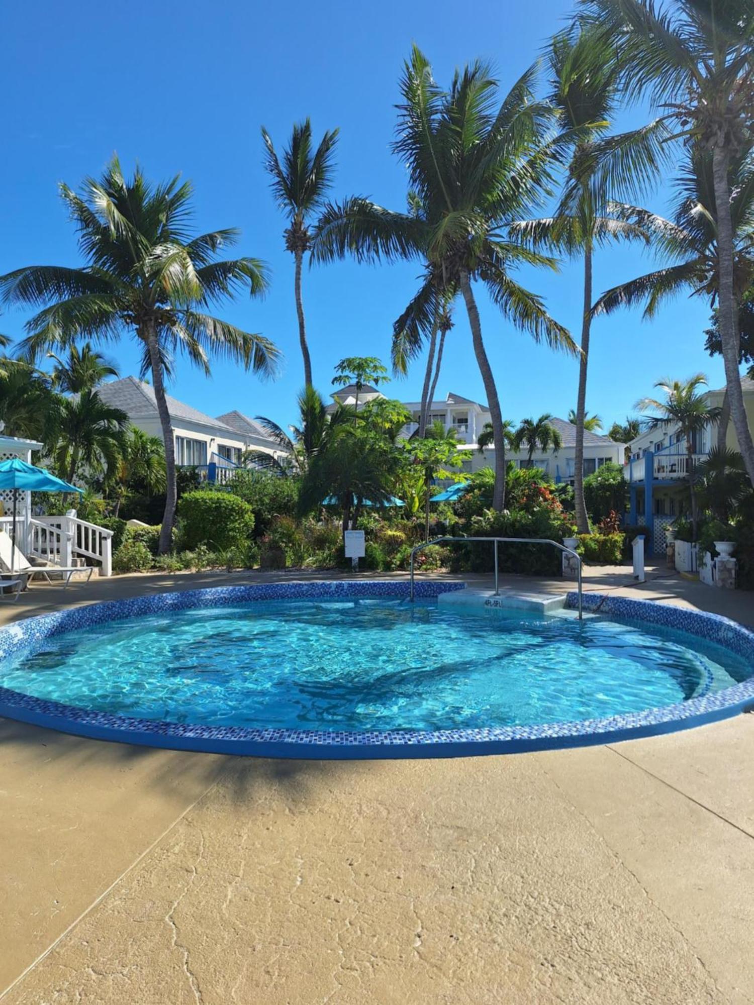 Sibonne Beach Hotel グレイス・ベイ エクステリア 写真