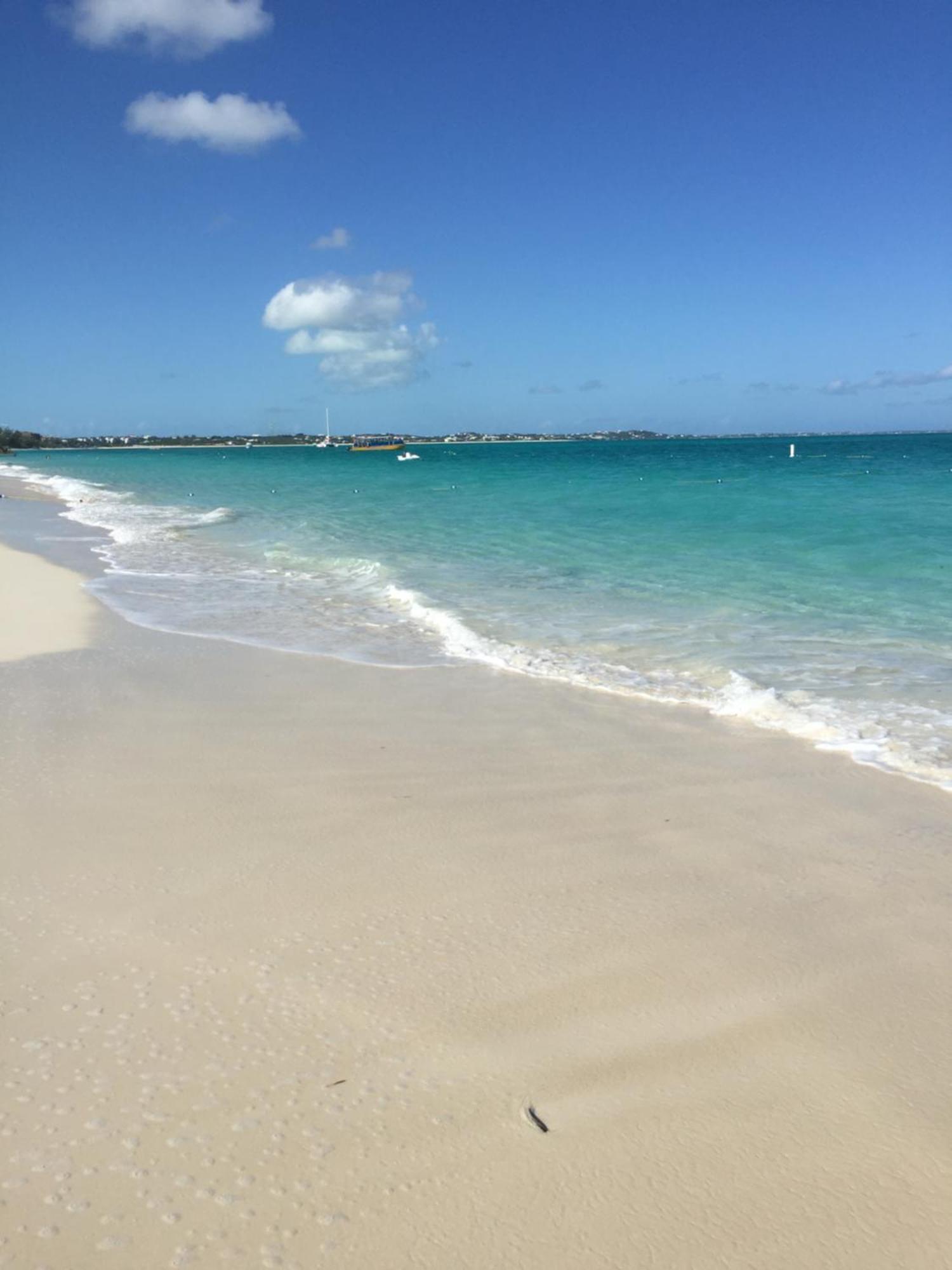 Sibonne Beach Hotel グレイス・ベイ エクステリア 写真