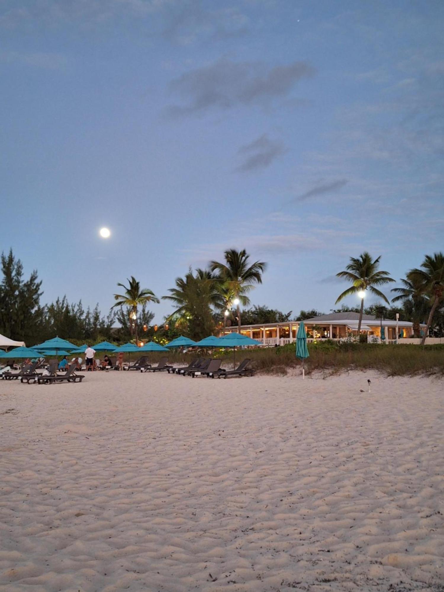Sibonne Beach Hotel グレイス・ベイ エクステリア 写真