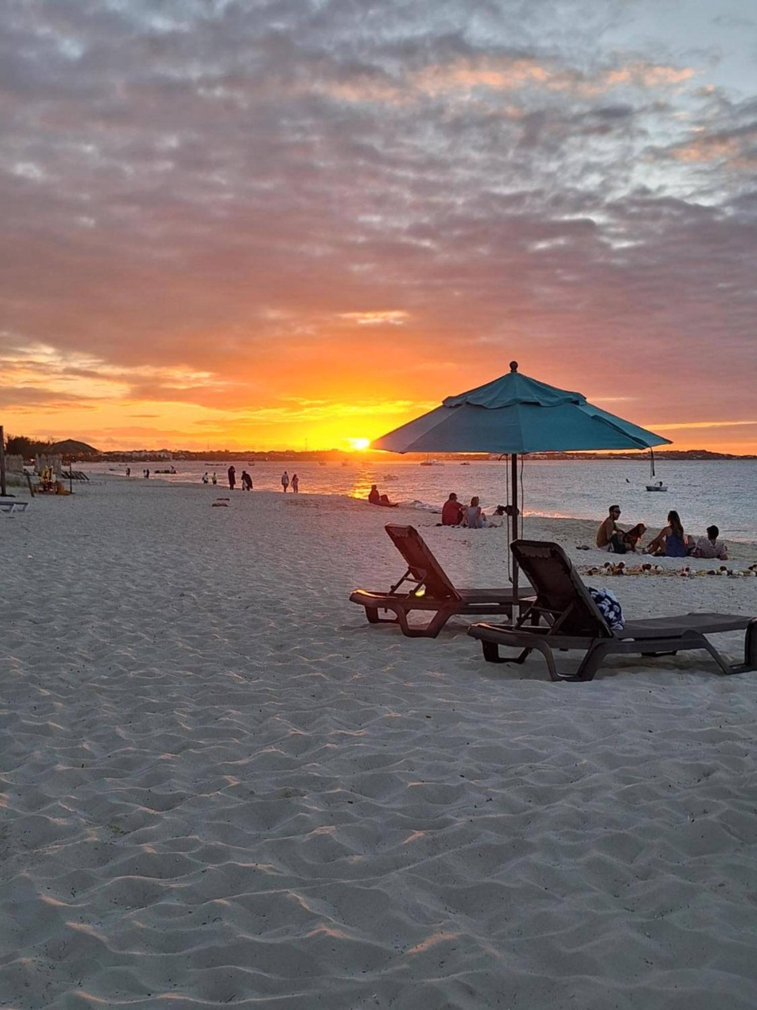 Sibonne Beach Hotel グレイス・ベイ エクステリア 写真