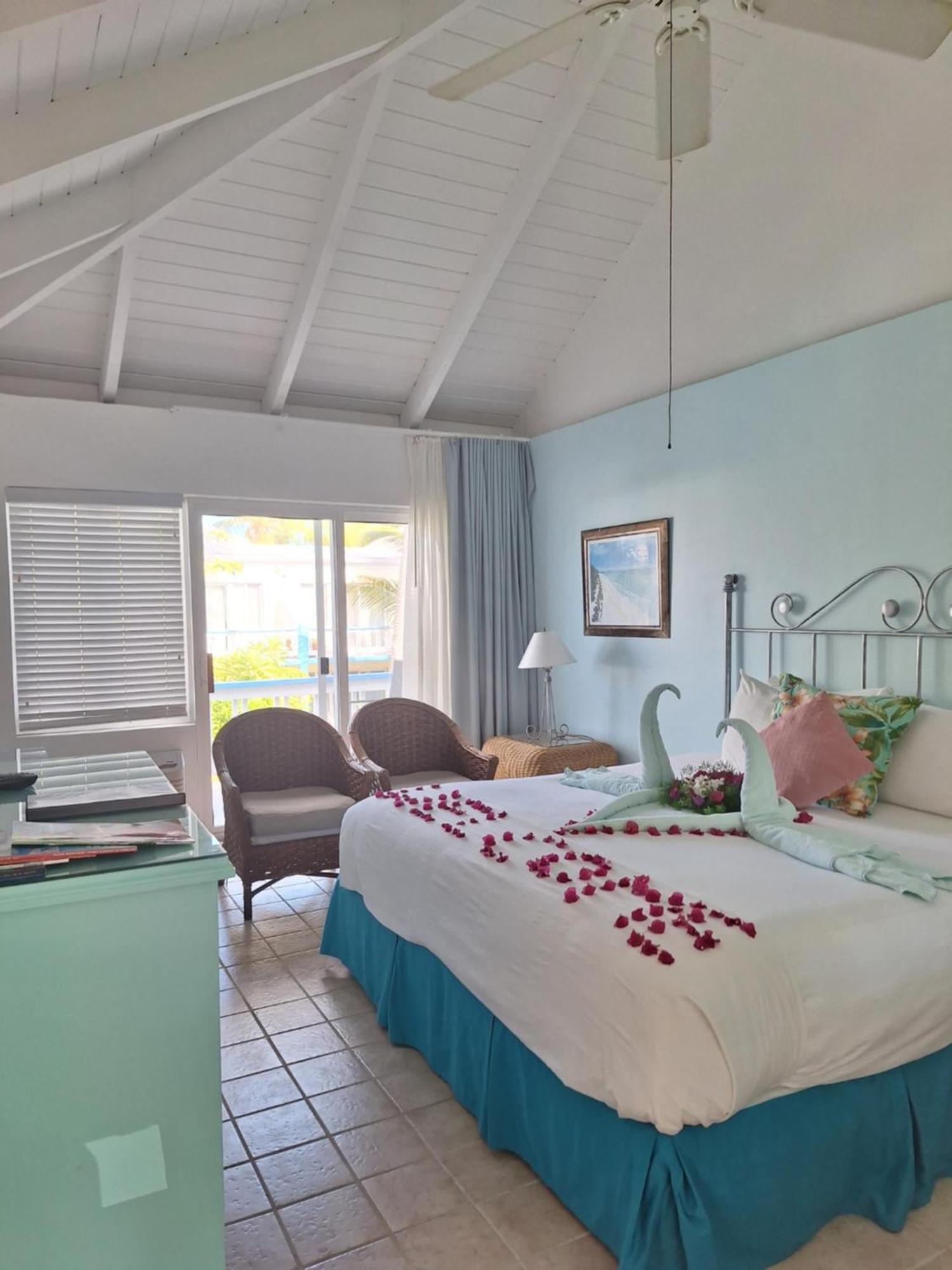 Sibonne Beach Hotel グレイス・ベイ エクステリア 写真