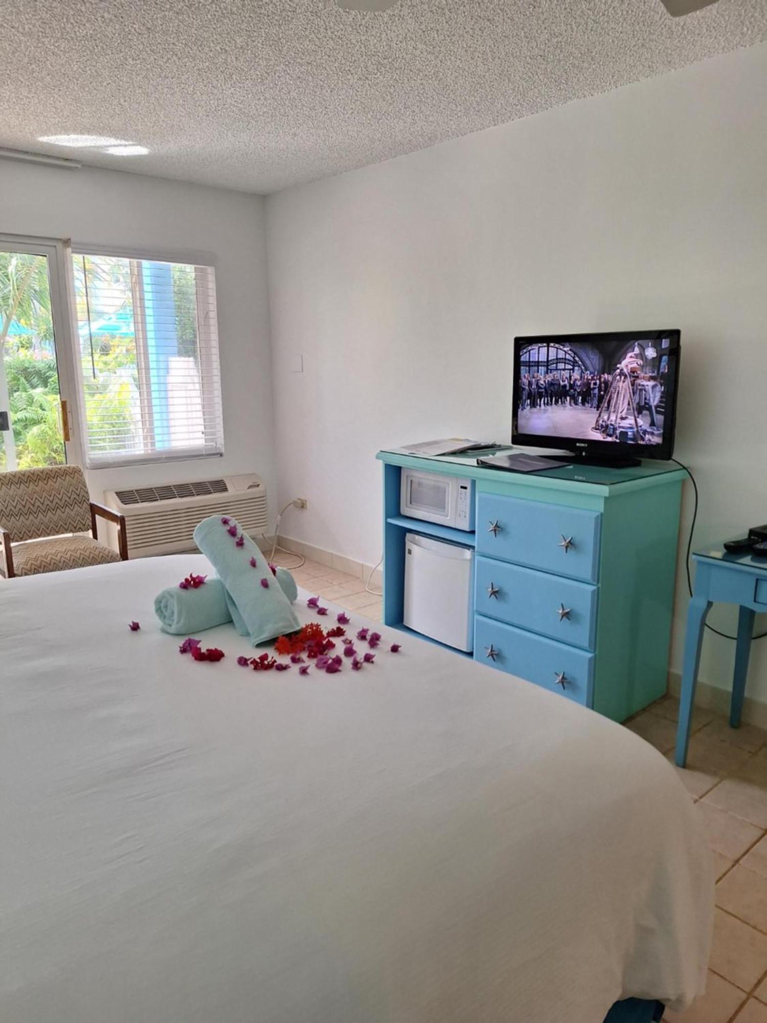 Sibonne Beach Hotel グレイス・ベイ エクステリア 写真